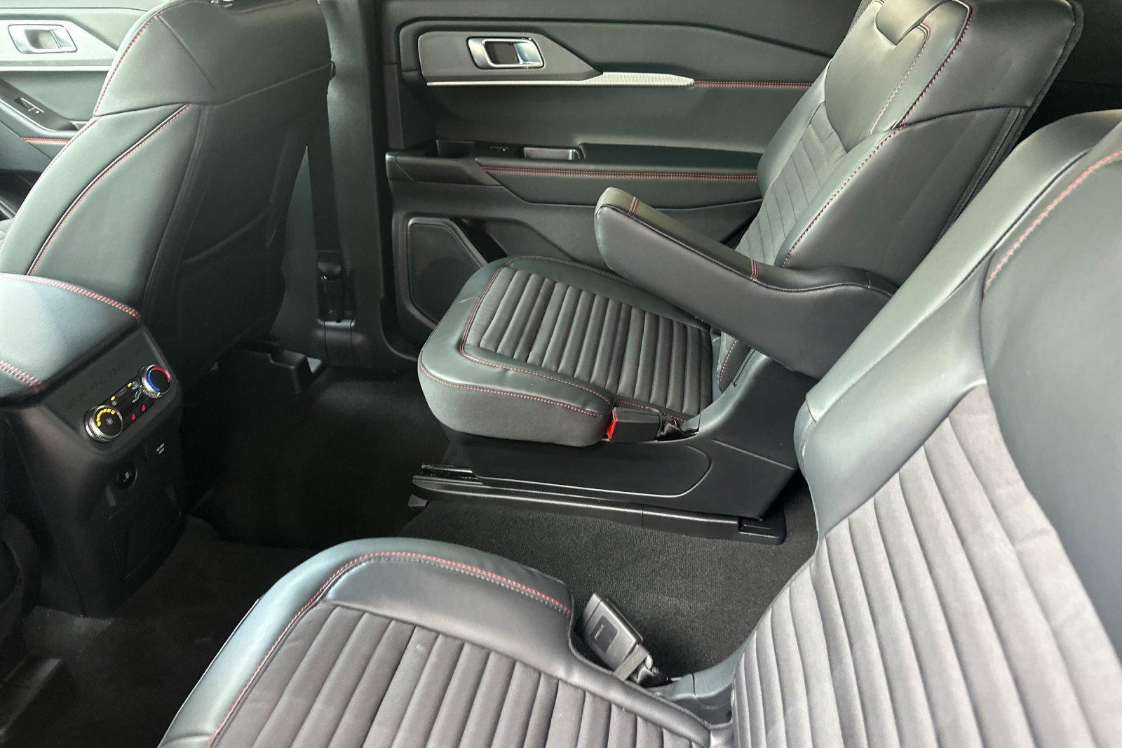 New 2026 Ford Explorer ST-Line w/ ST-Line Street Pack RWD image 12
