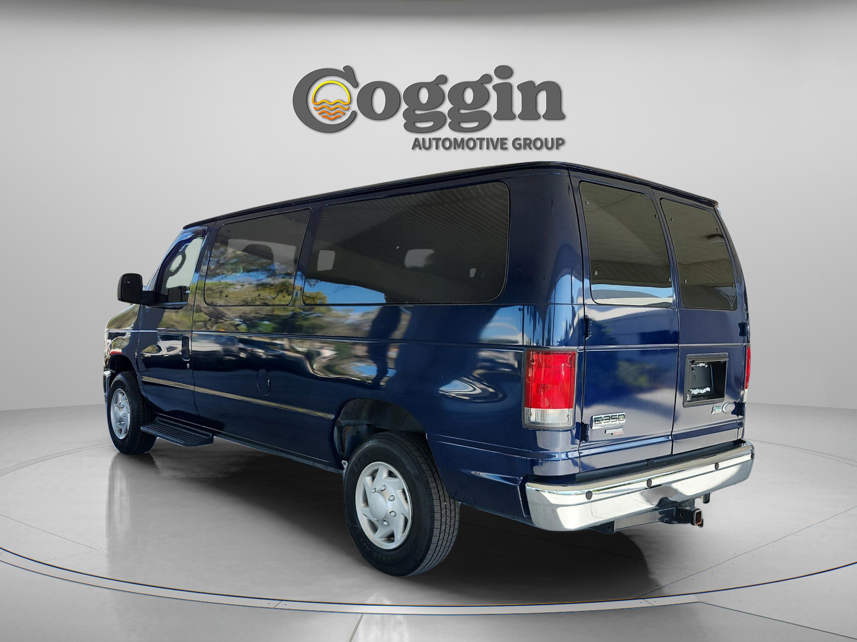 Used 2013 Ford E-350 and Econoline 350 XLT image 3