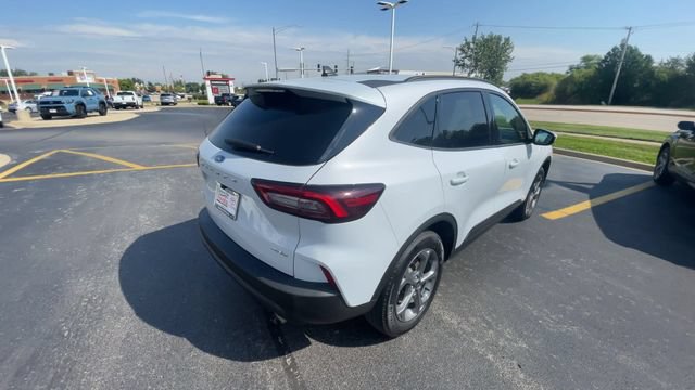 Used 2025 Ford Escape ST-Line Select AWD/4WD image 2