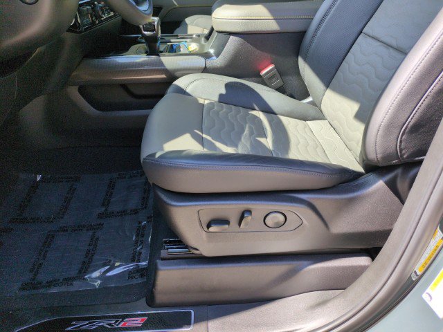 Used 2025 Chevrolet Silverado 1500 ZR2 w/ Technology Package image 17