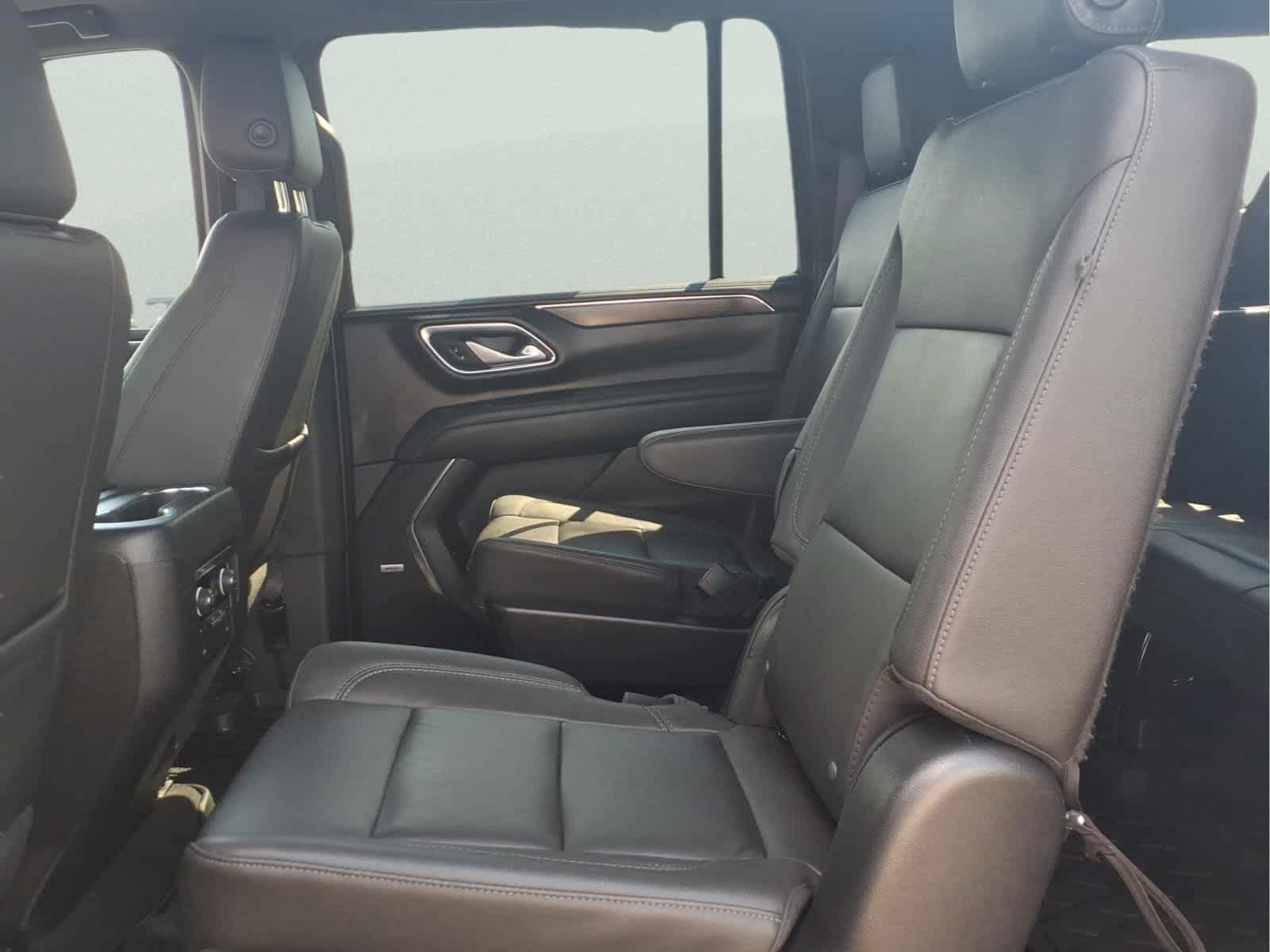 Used 2023 Chevrolet Suburban LT w/ Luxury Package AWD/4WD image 28
