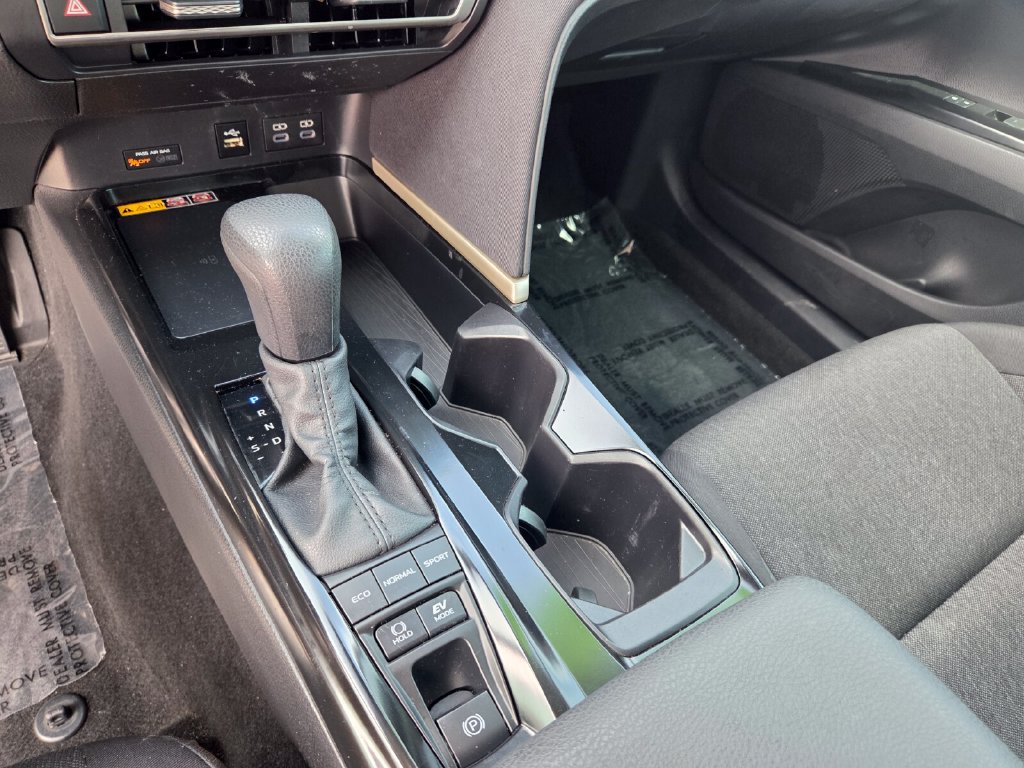 Used 2025 Toyota Camry LE FWD image 28