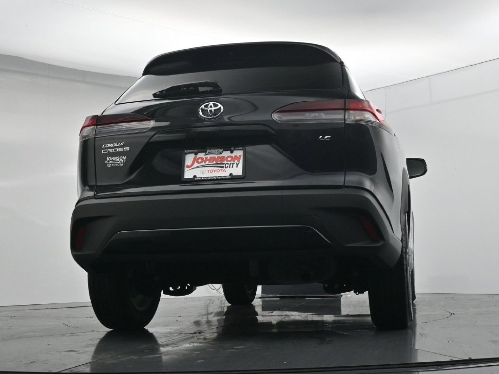 Used 2026 Toyota Corolla Cross LE FWD image 32