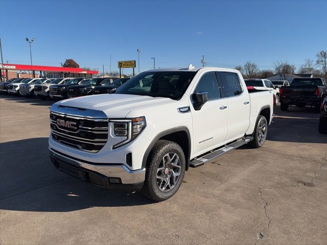 New 2026 GMC Sierra 1500 SLT image 2