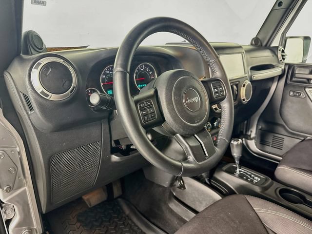 Used 2013 Jeep Wrangler Unlimited Sahara w/ Connectivity Group AWD/4WD image 12