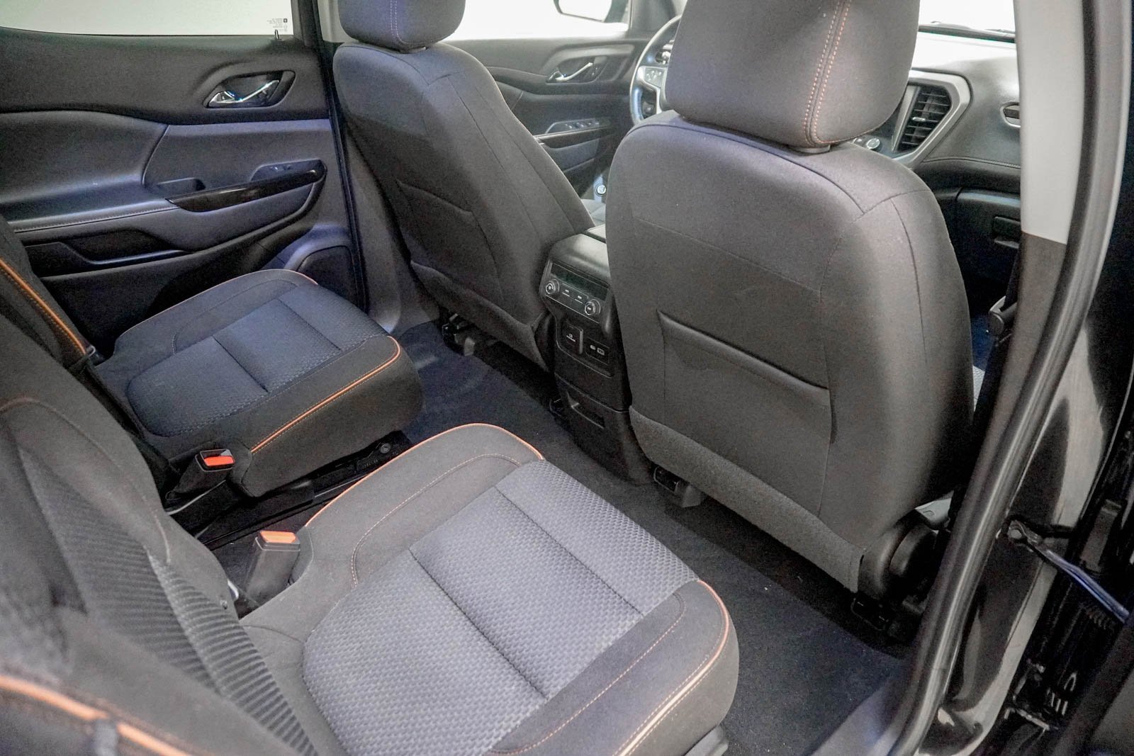 Used 2023 GMC Acadia AT4 image 36