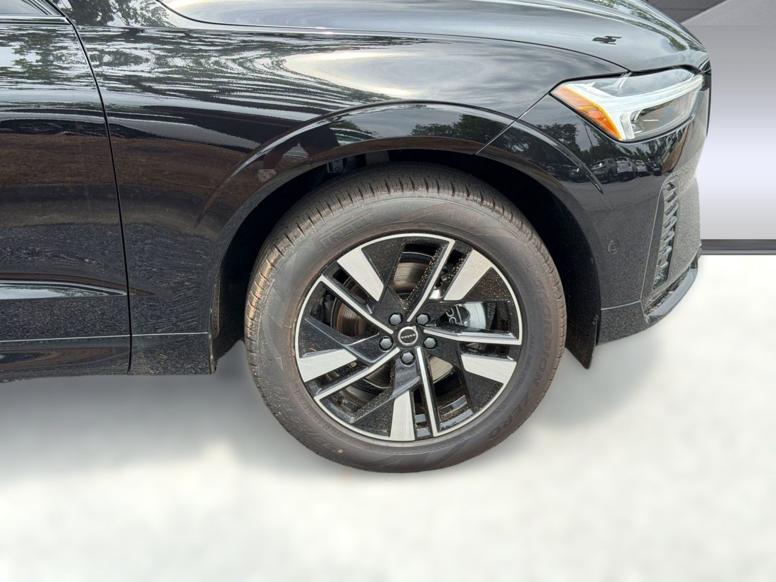 New 2026 Volvo XC60 B5 Plus w/ Protection Package AWD/4WD image 12