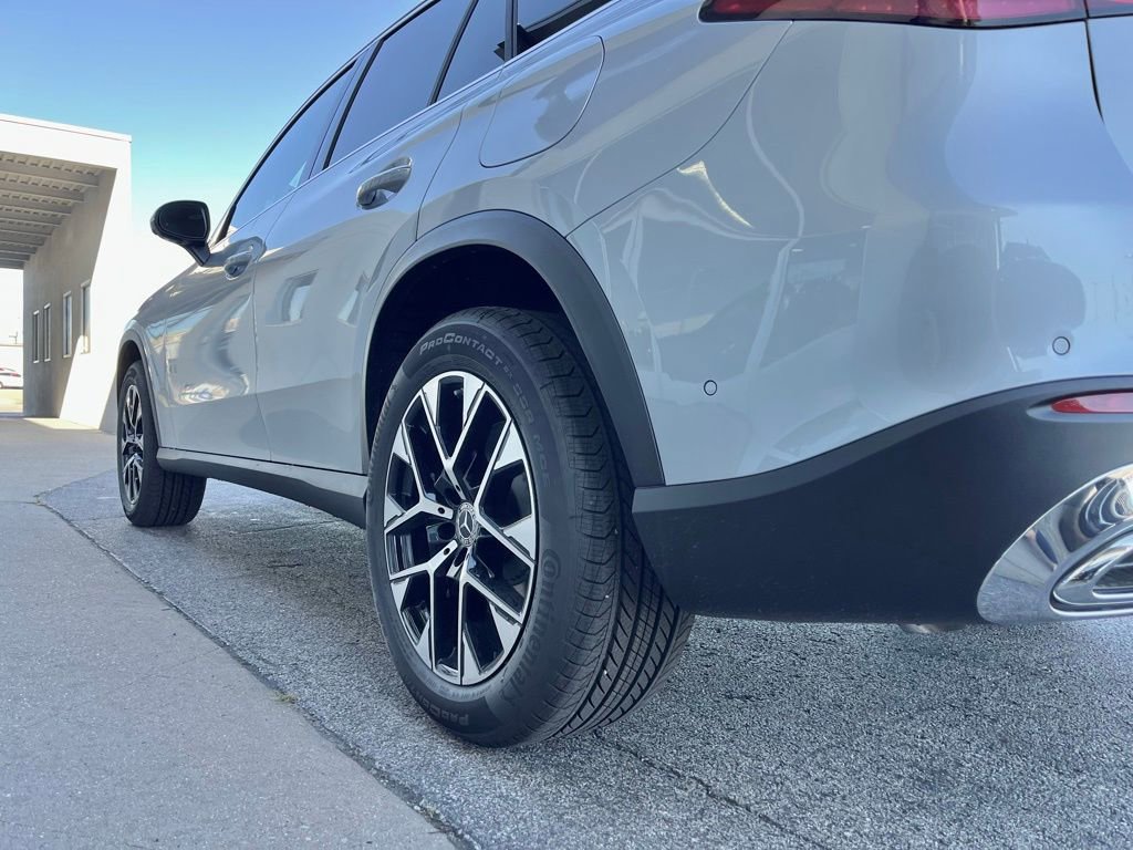 Used 2025 Mercedes-Benz GLC 350e 4MATIC image 11