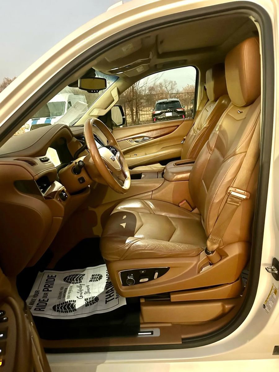 Used 2015 Cadillac Escalade Platinum image 10