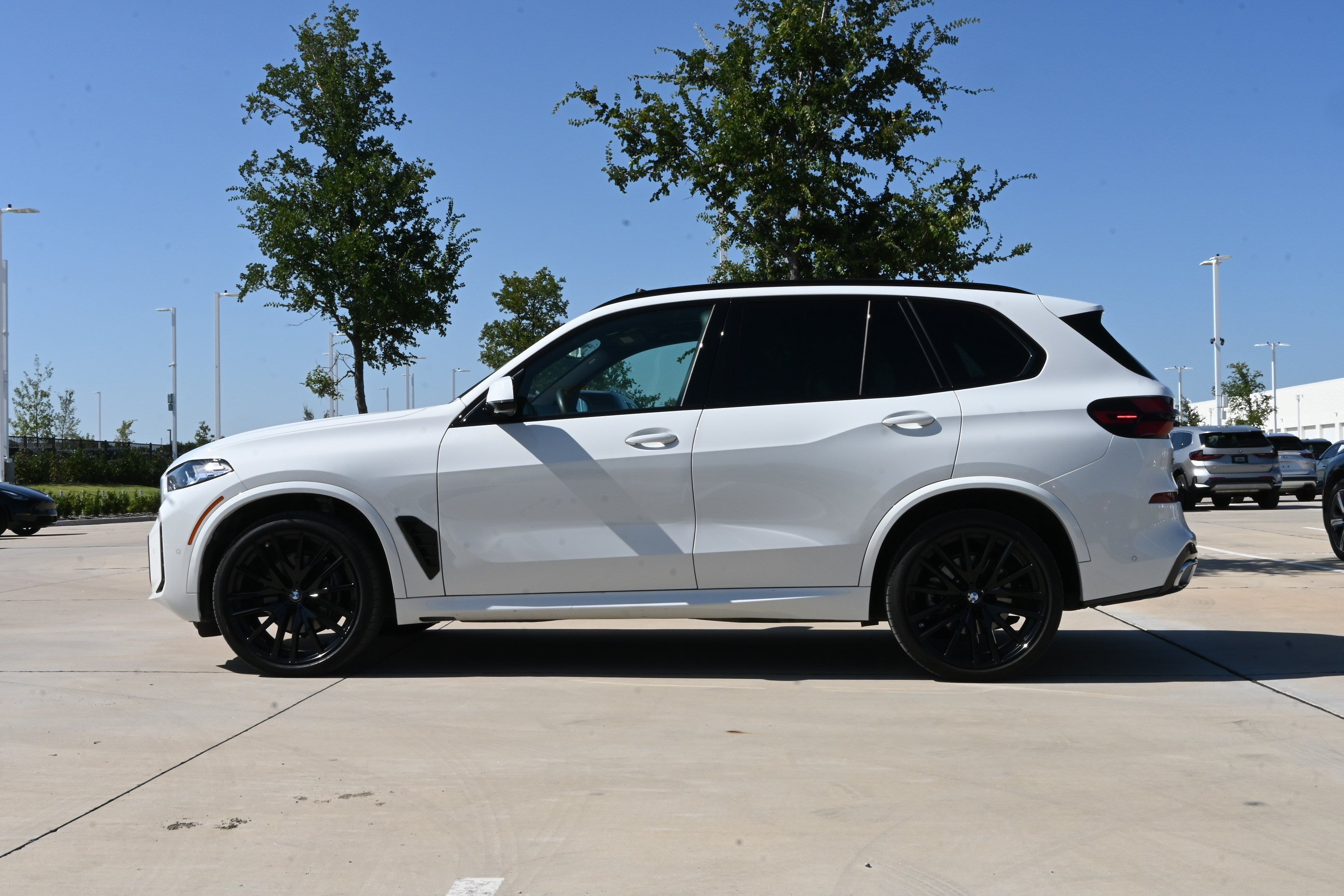 Certified 2025 BMW X5 sDrive40i w/ M Sport Package RWD image 9