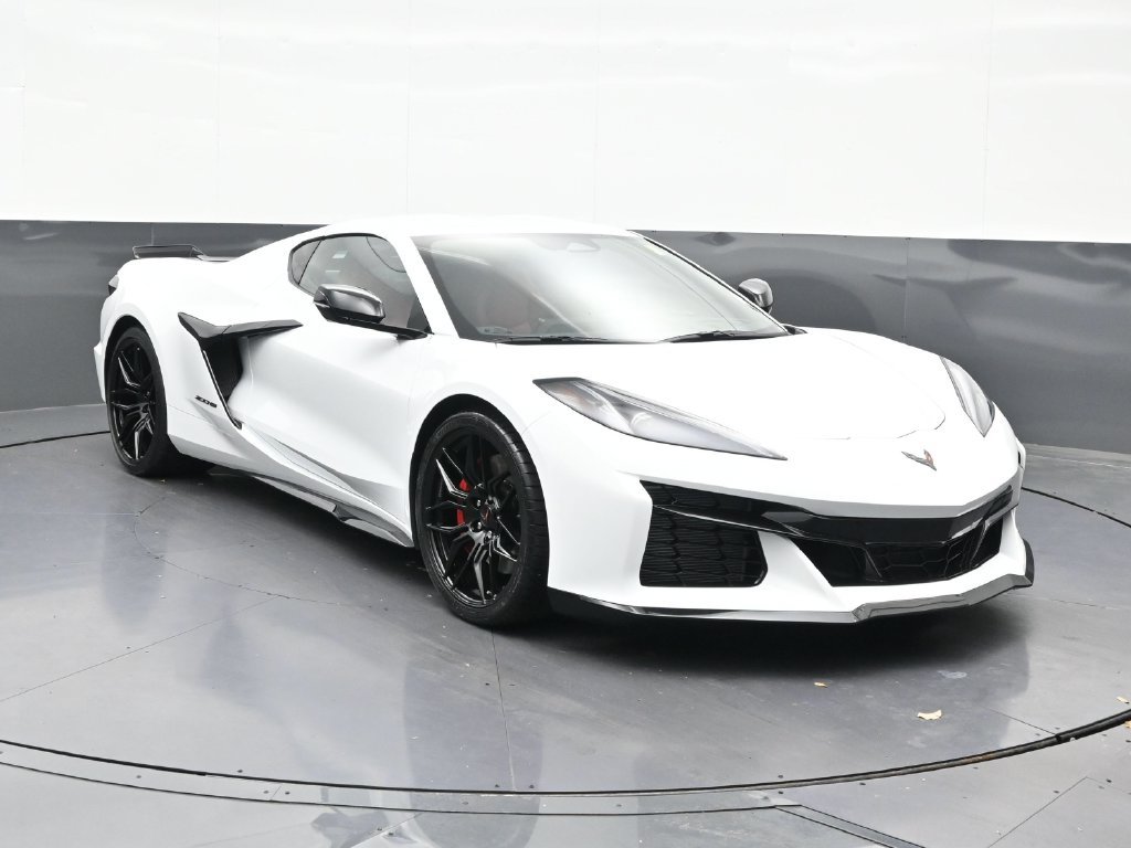 Used 2027 Chevrolet Corvette Z06 RWD image 8