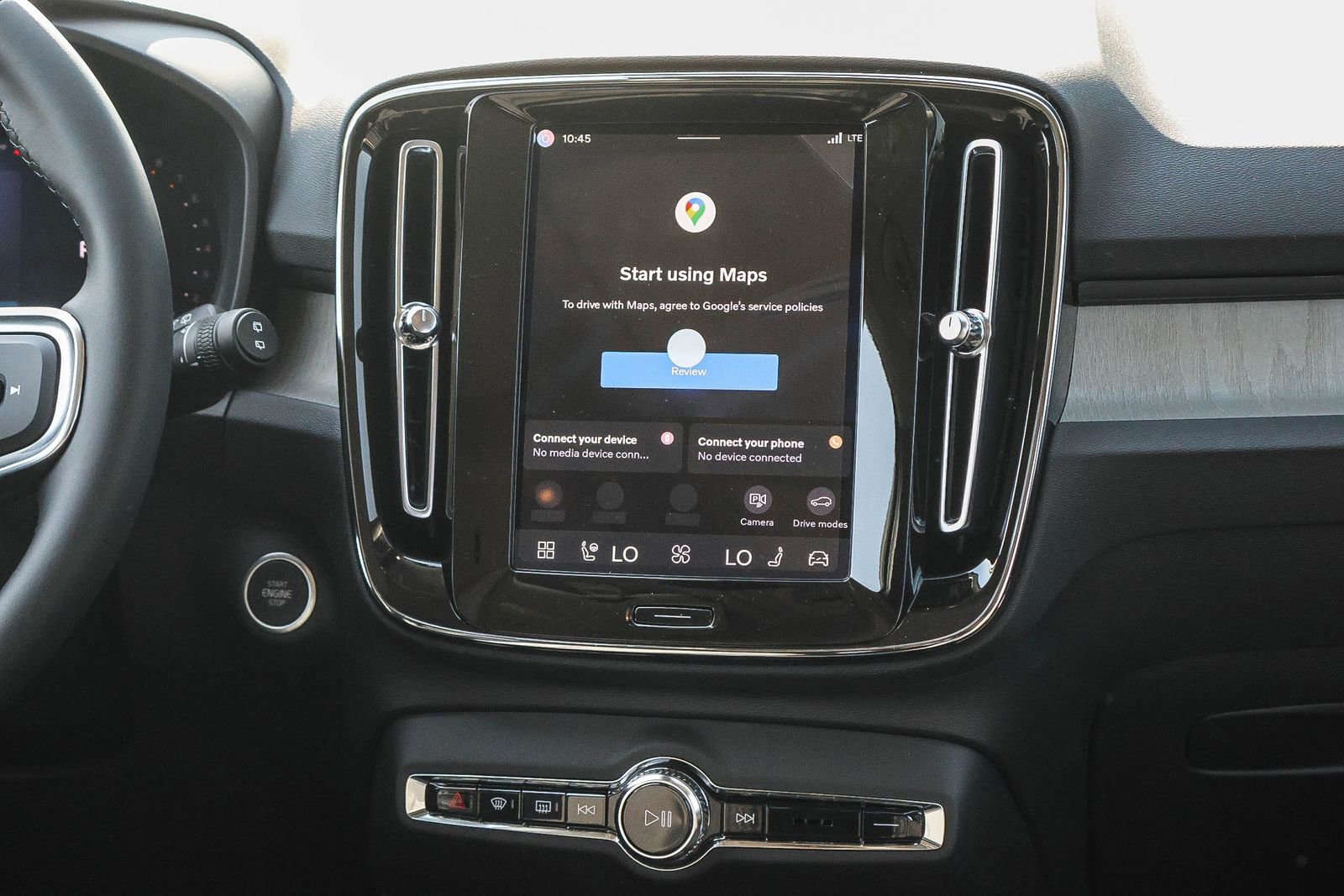 New 2026 Volvo XC40 B4 Plus w/ Climate Package image 24