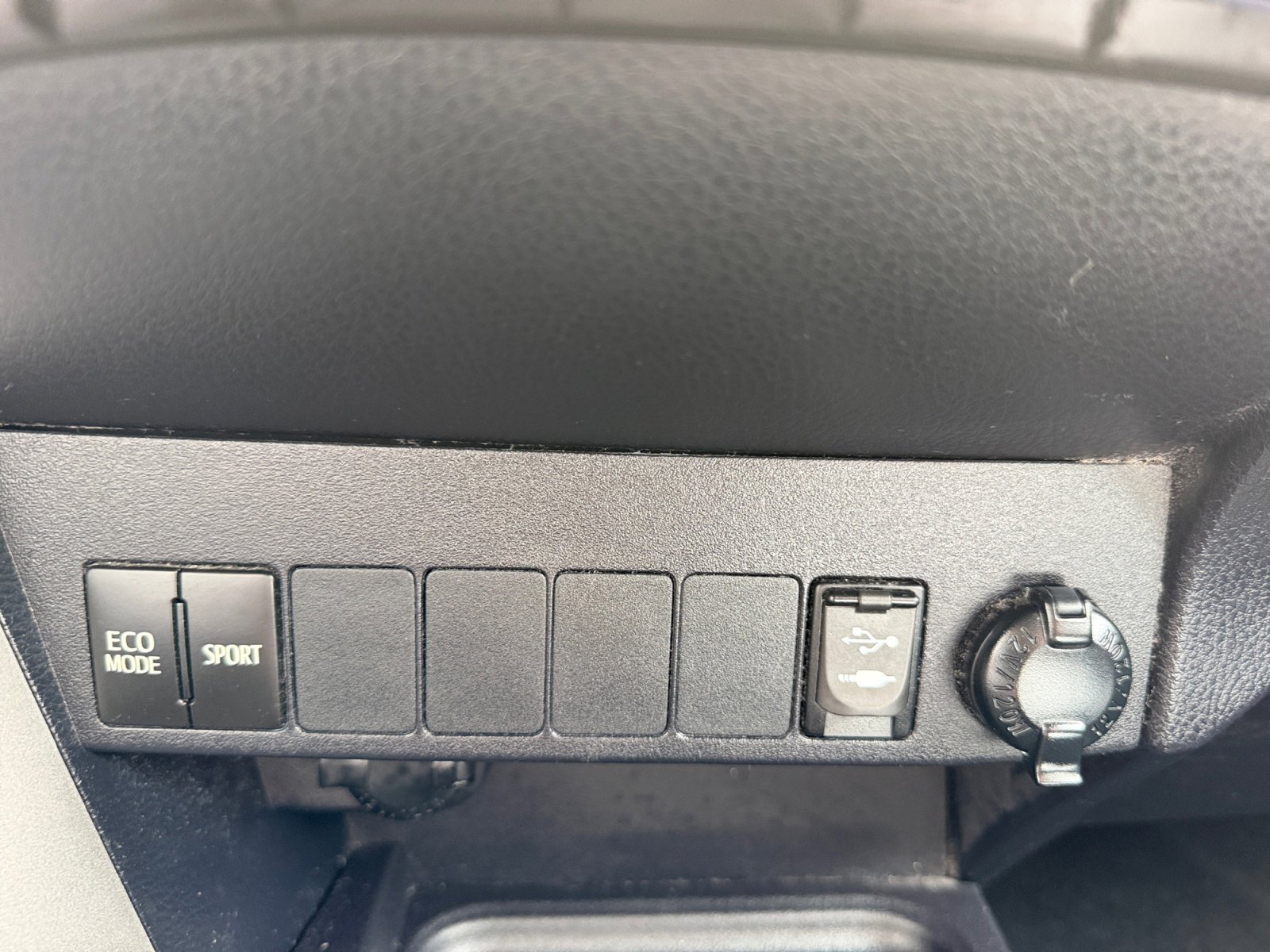 Used 2017 Toyota RAV4 XLE w/ Premium Special Value Package image 29