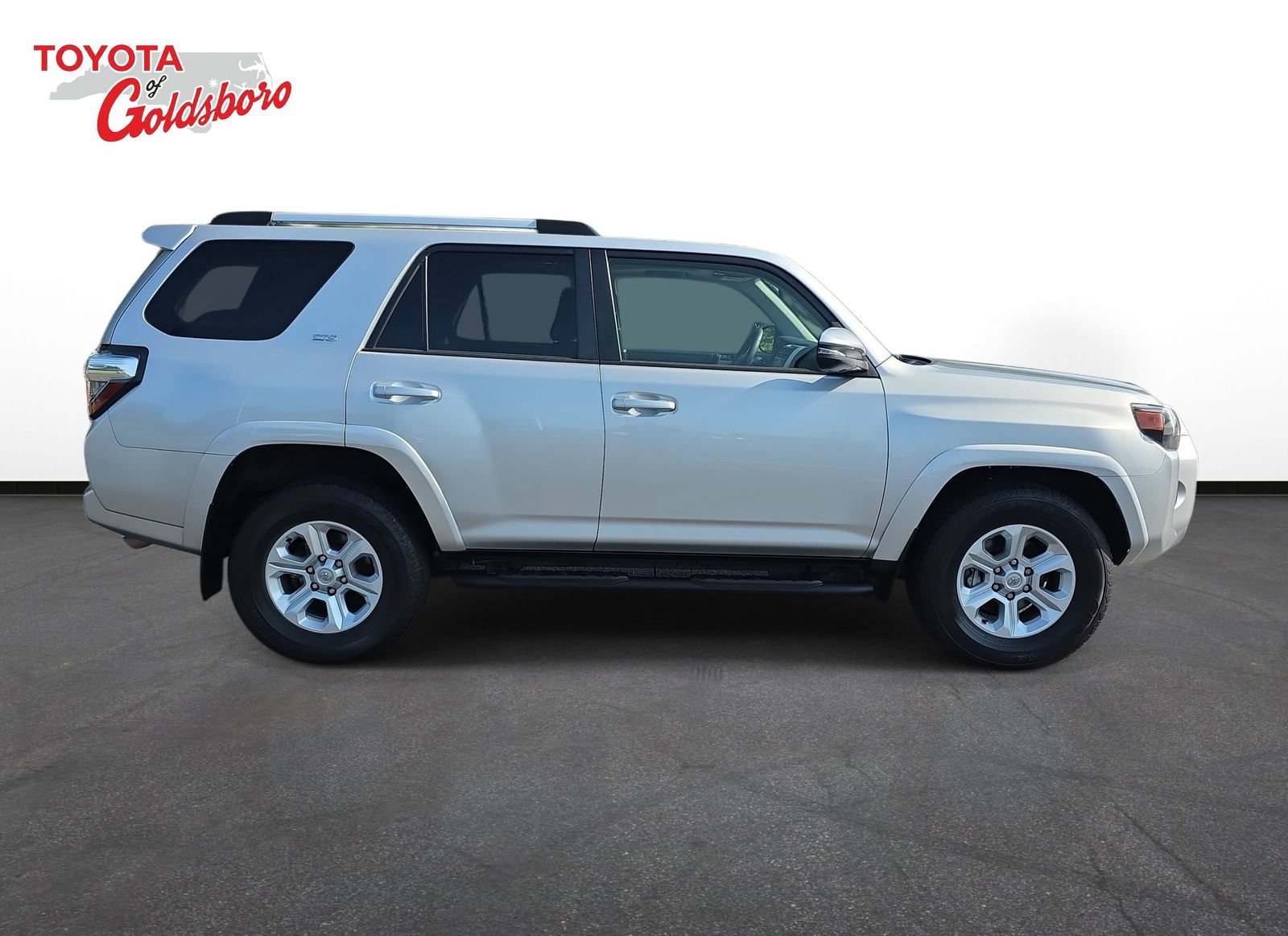 Used 2022 Toyota 4Runner SR5 Premium w/ Moonroof Package RWD image 4