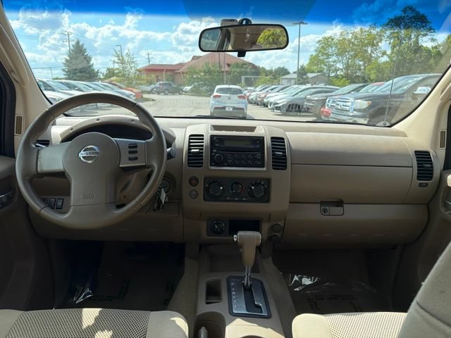 Used 2007 Nissan Frontier SE w/ Power Pkg AWD/4WD image 7