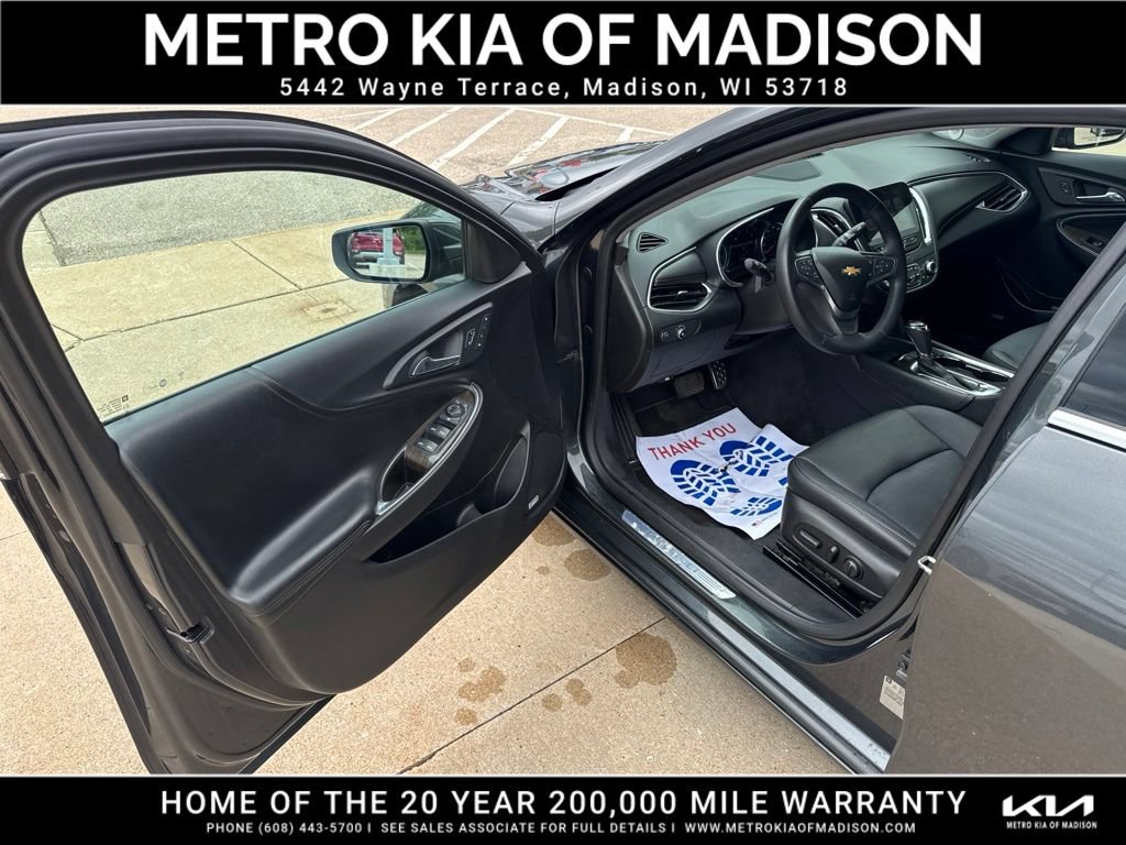 Used 2017 Chevrolet Malibu Premier w/ Driver Confidence Package FWD image 11