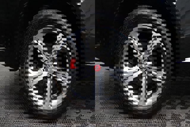 Used 2017 Jaguar F-PACE S image 6