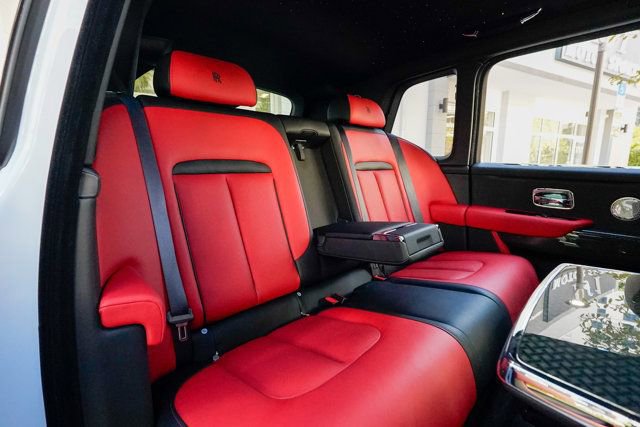 Used 2023 Rolls-Royce Cullinan Black Badge w/ Driver's Package image 94