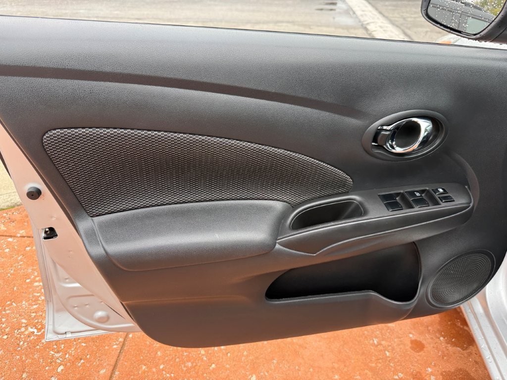 Used 2018 Nissan Versa SV FWD image 9