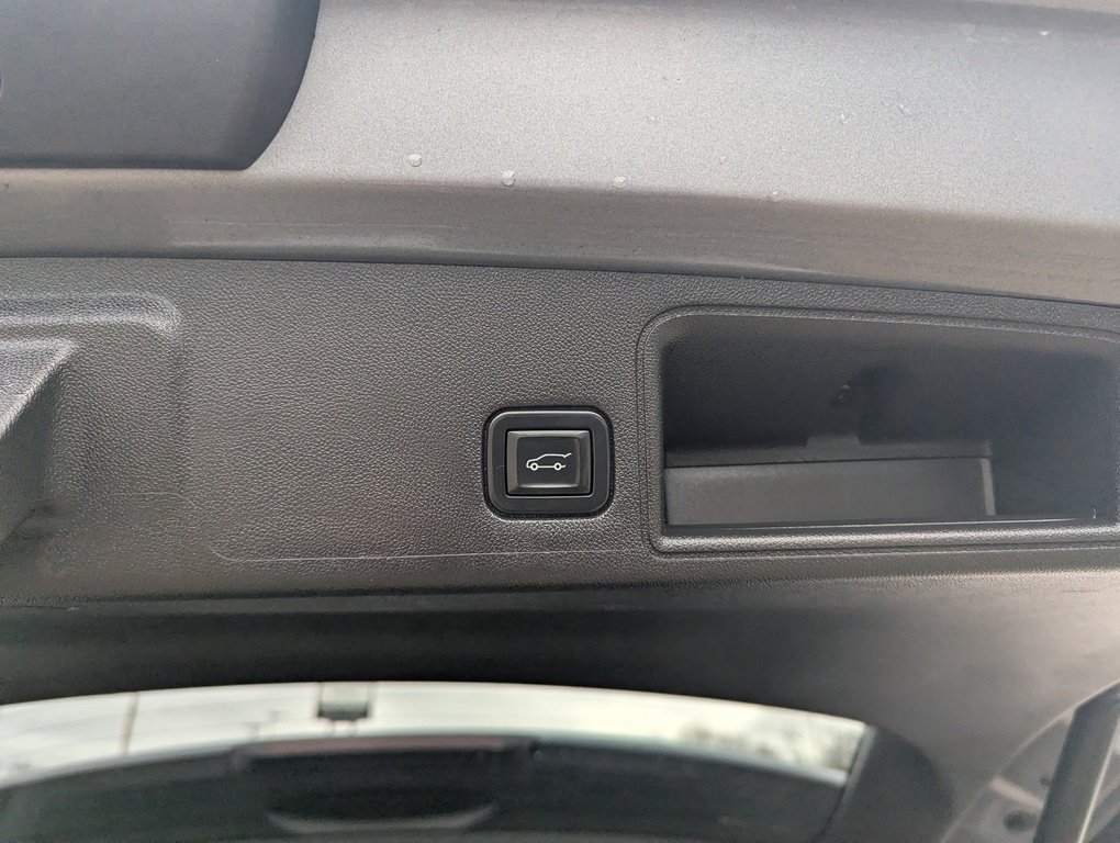 Used 2021 GMC Terrain SLE w/ Driver Convenience Package image 23