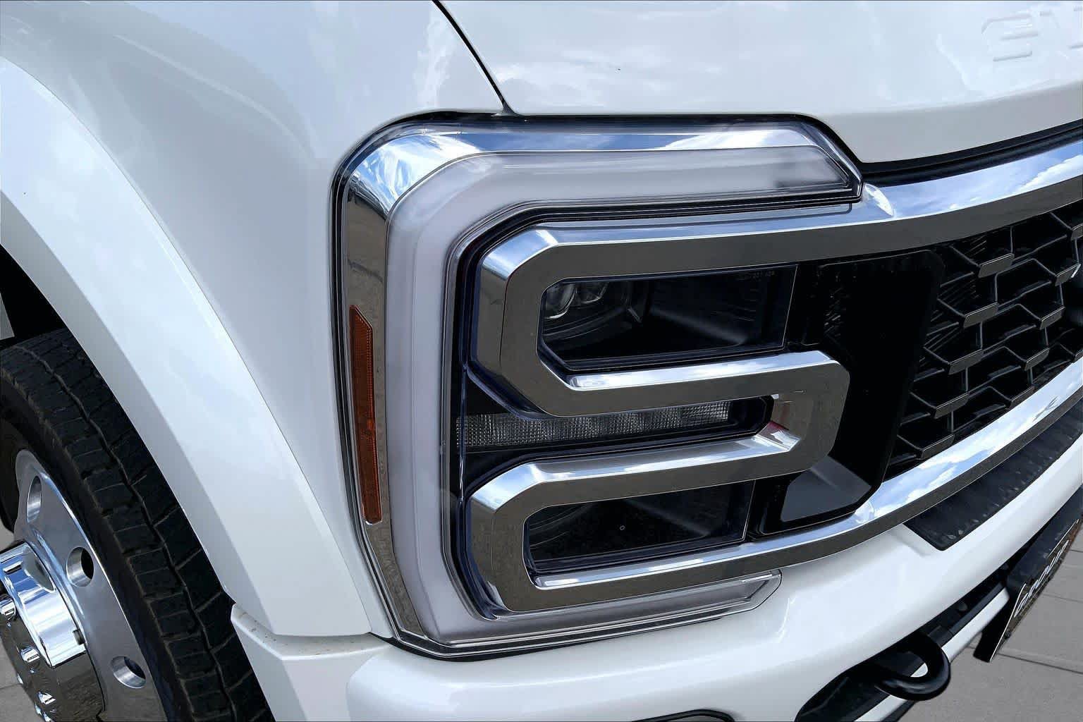 New 2027 Ford F450 Platinum w/ Platinum Plus Package AWD/4WD image 13