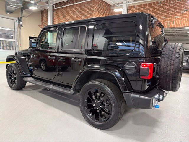 Used 2022 Jeep Wrangler Unlimited Sahara w/ Cold Weather Group AWD/4WD image 5