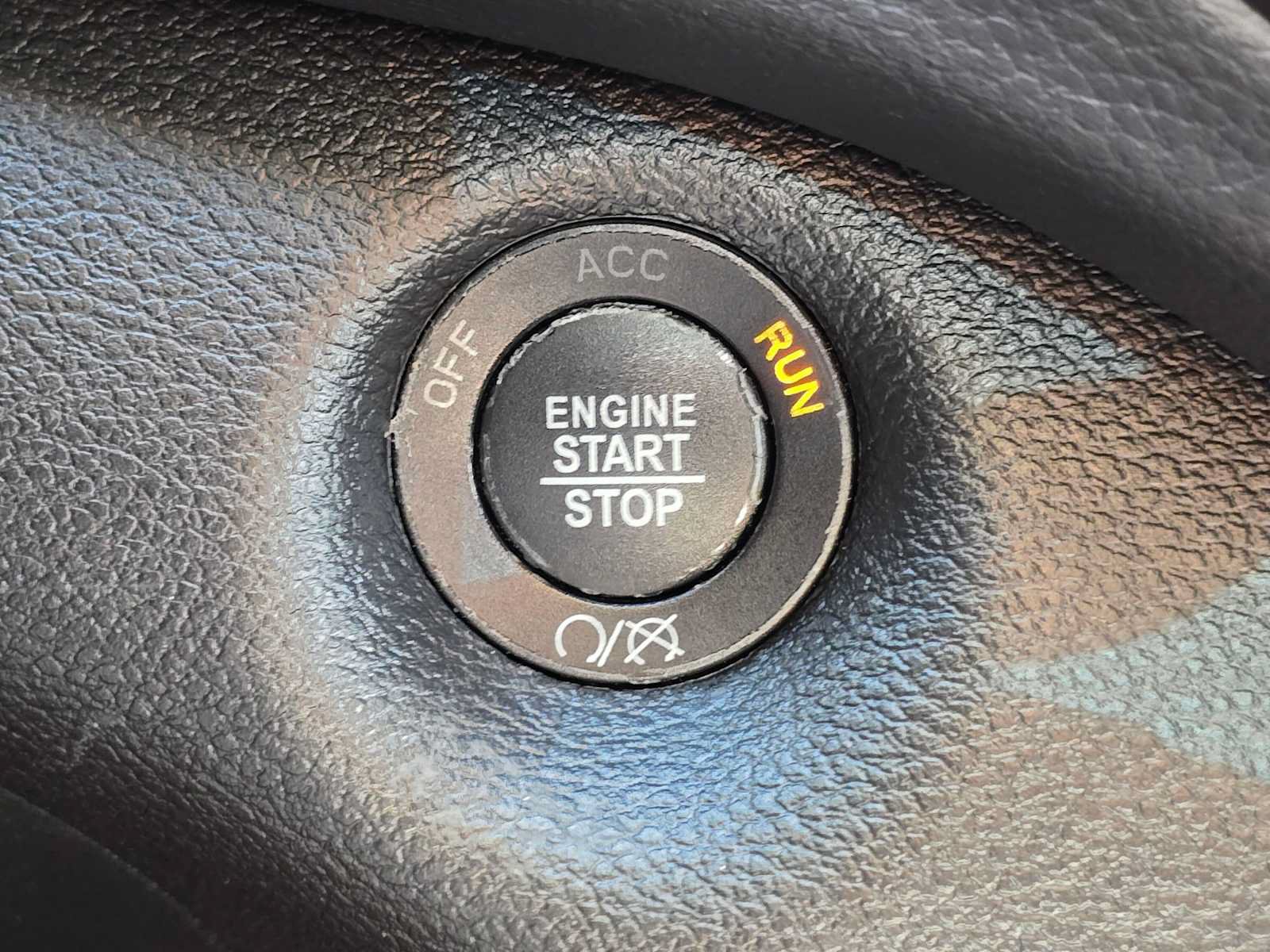 Used 2019 Jeep Cherokee Limited FWD image 33