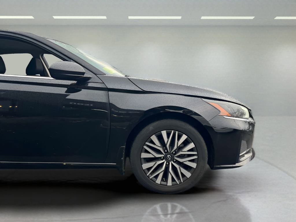Used 2024 Nissan Altima 2.5 SV AWD/4WD image 11
