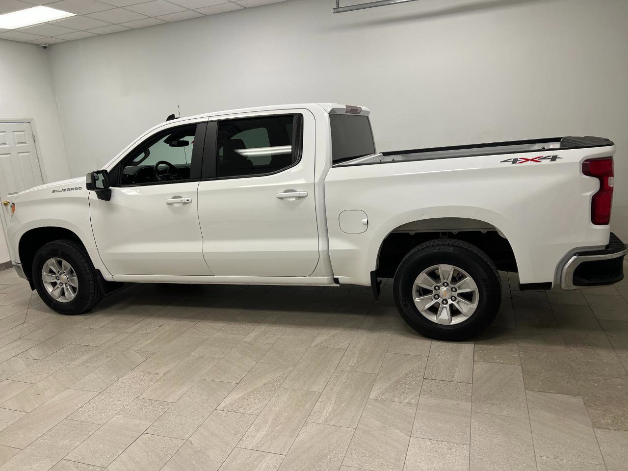 Used 2025 Chevrolet Silverado 1500 LT image 14