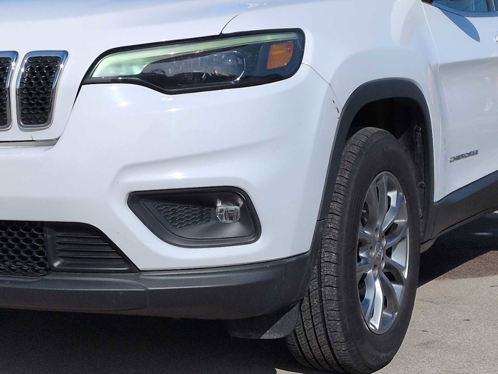 Used 2020 Jeep Cherokee Latitude Plus w/ Comfort/Convenience Group image 11