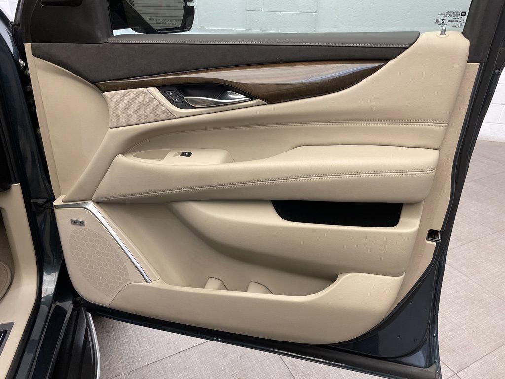 Used 2020 Cadillac Escalade Luxury w/ LPO, Radiant Package AWD/4WD image 27