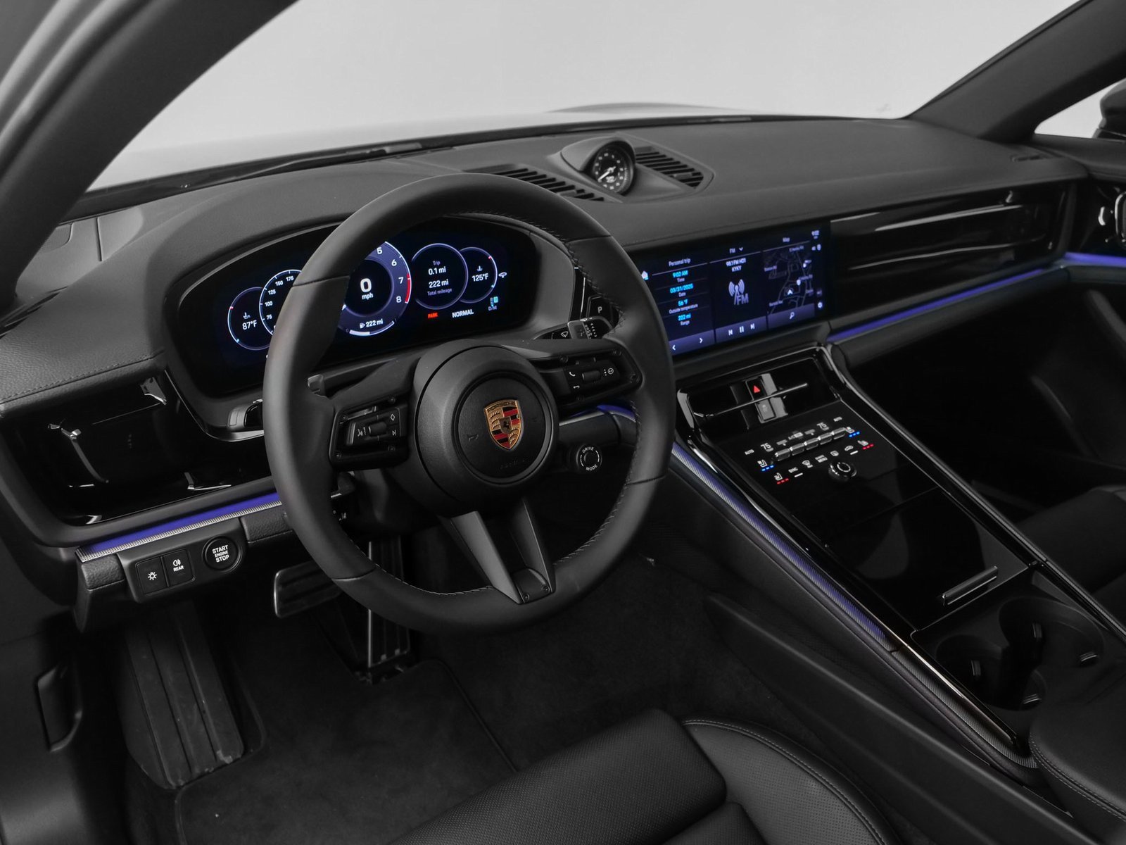 Certified 2025 Porsche Panamera 4 image 4