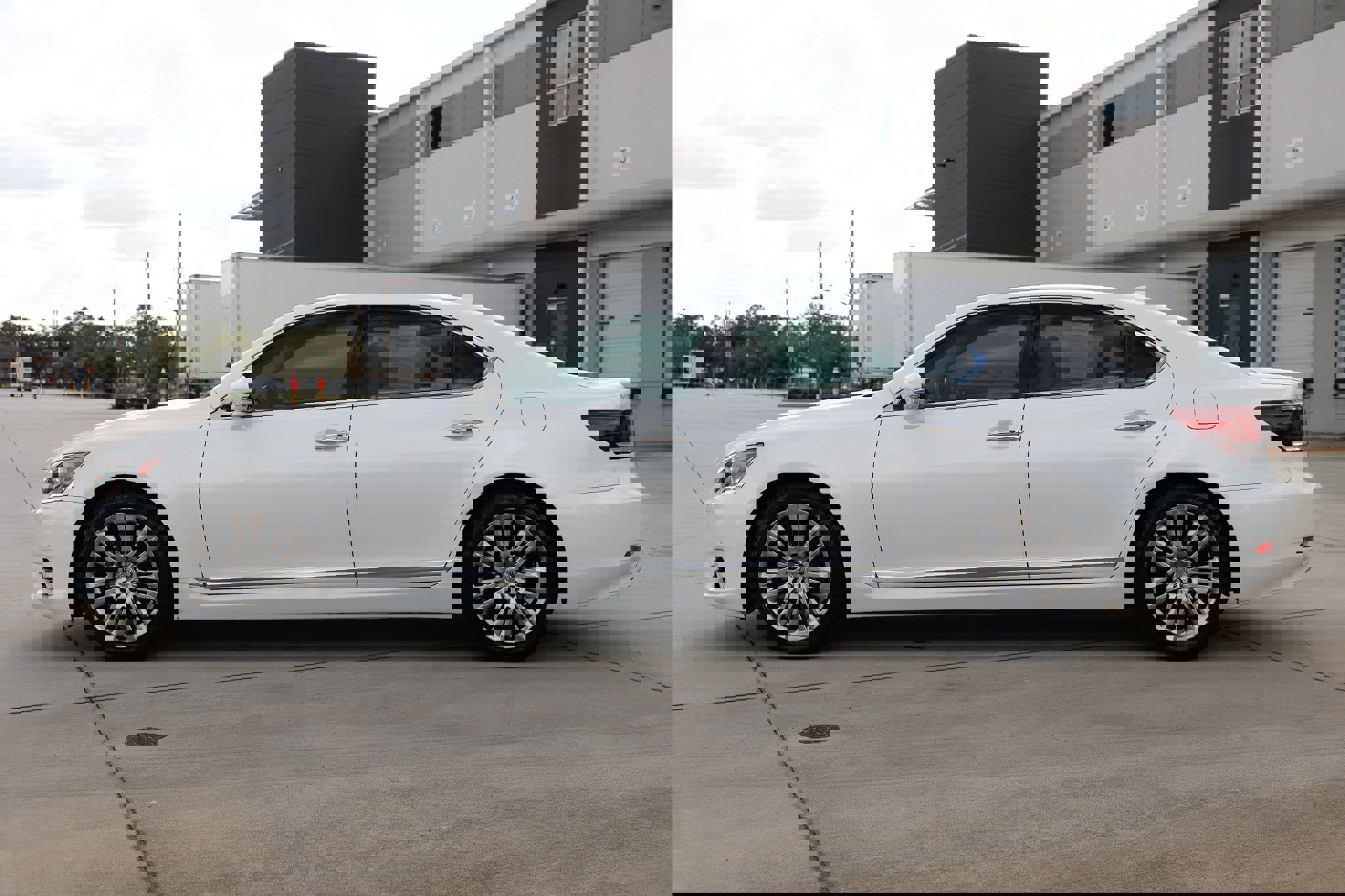 Used 2015 Lexus LS 460 image 8