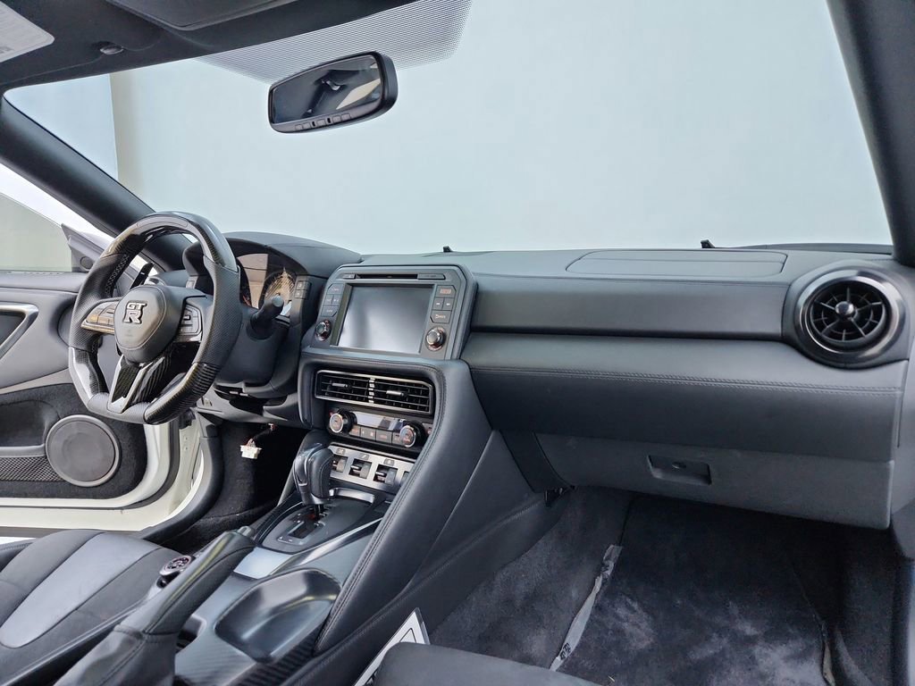 Used 2019 Nissan GT-R image 59