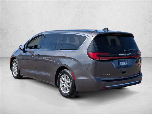 Used 2023 Chrysler Pacifica Touring-L image 7