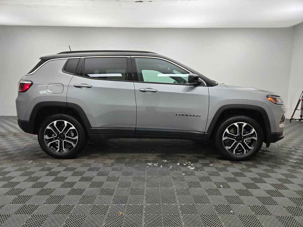 Used 2024 Jeep Compass Limited image 10
