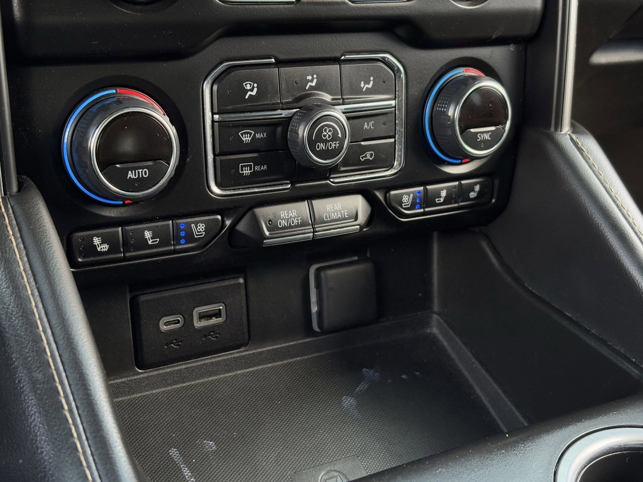 Used 2023 Chevrolet Suburban Premier image 22