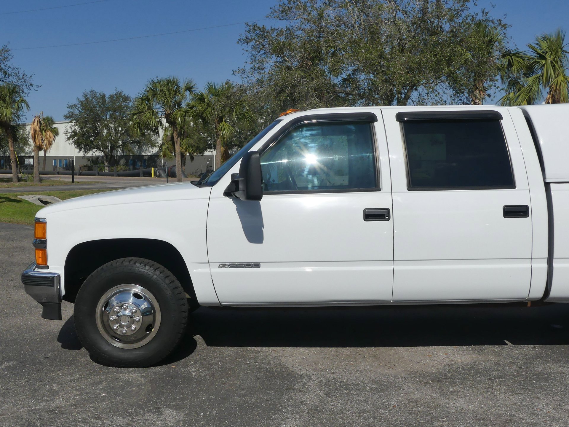 Used 2000 Chevrolet Silverado 3500 2WD Crew Cab image 21