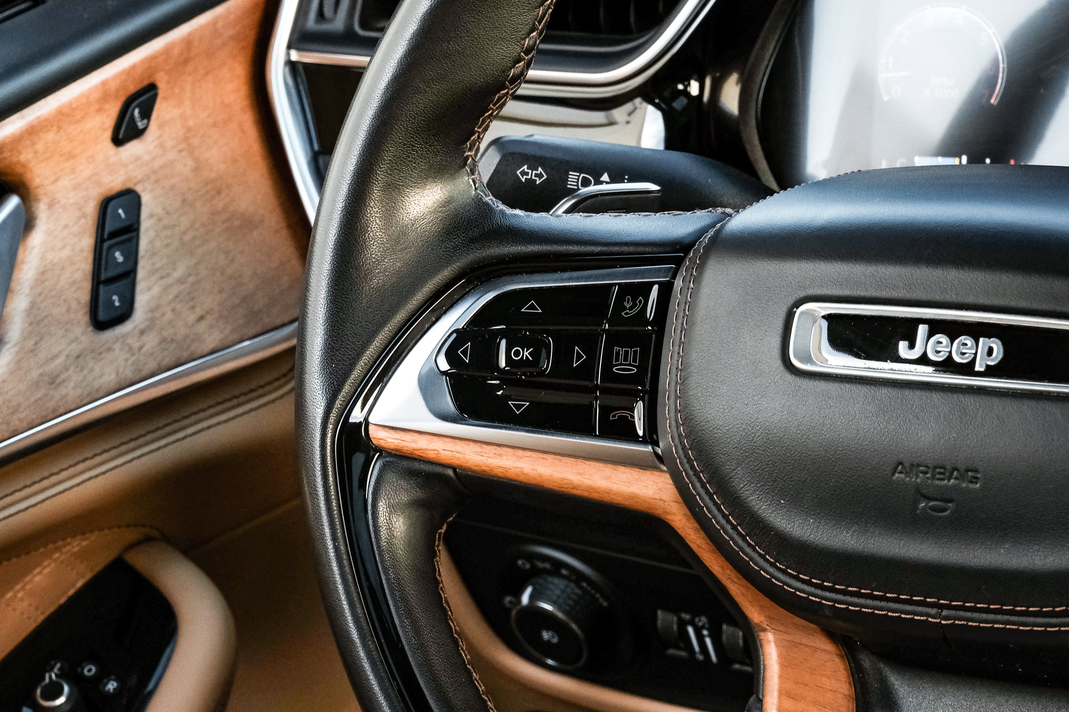 Used 2022 Jeep Grand Cherokee L Summit image 16