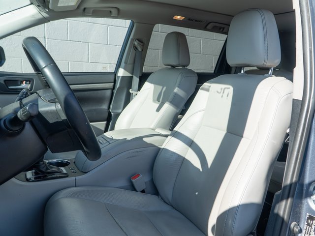 Used 2019 Toyota Highlander Limited Platinum image 5