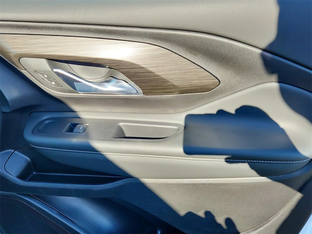 New 2024 GMC Terrain SLE image 25