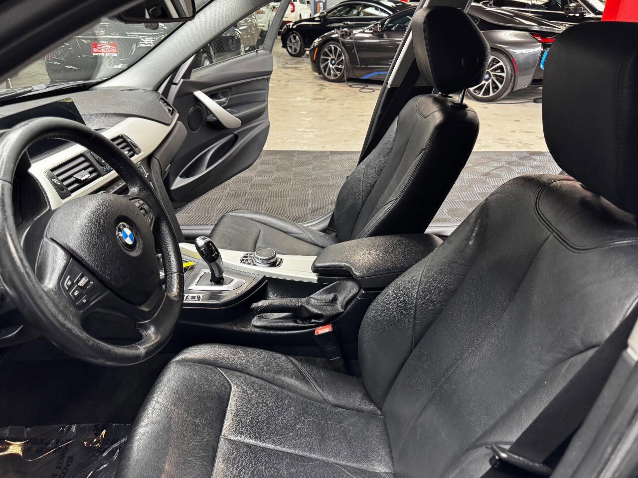 Used 2018 BMW 320i xDrive Sedan image 31