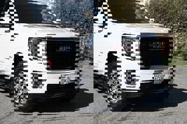 Used 2022 GMC Yukon XL SLE w/ Gmc Pro Safety Plus Package image 9