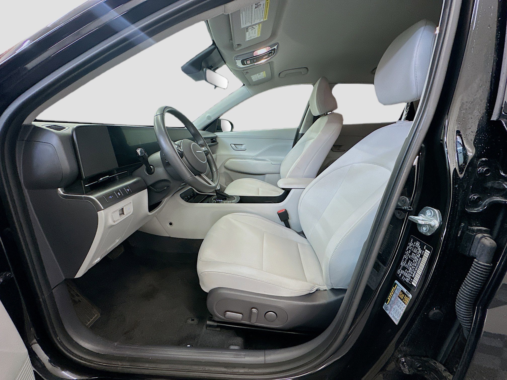 Used 2025 Hyundai Kona SEL image 13