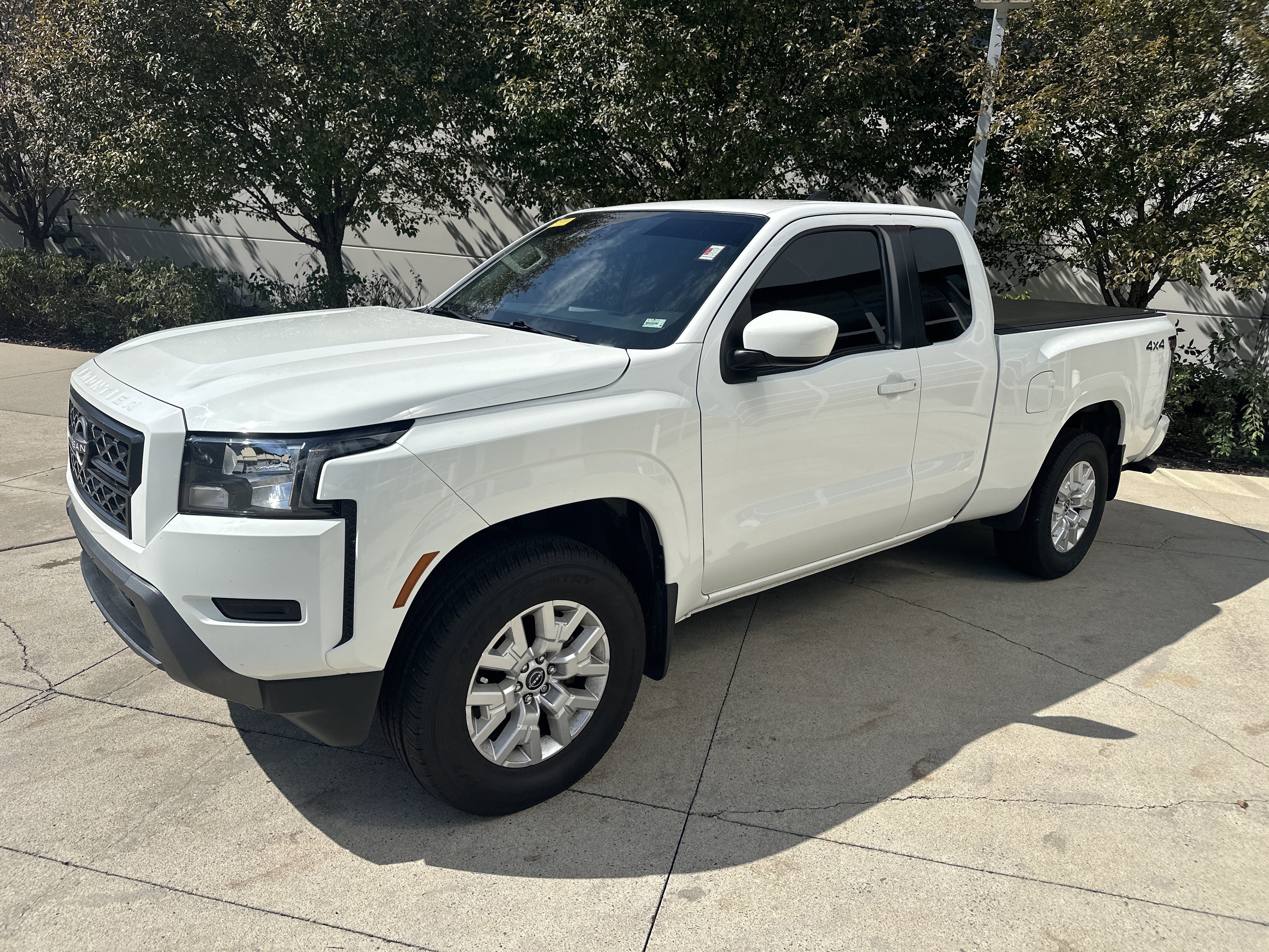 Used 2022 Nissan Frontier SV w/ Technology Package AWD/4WD image 3