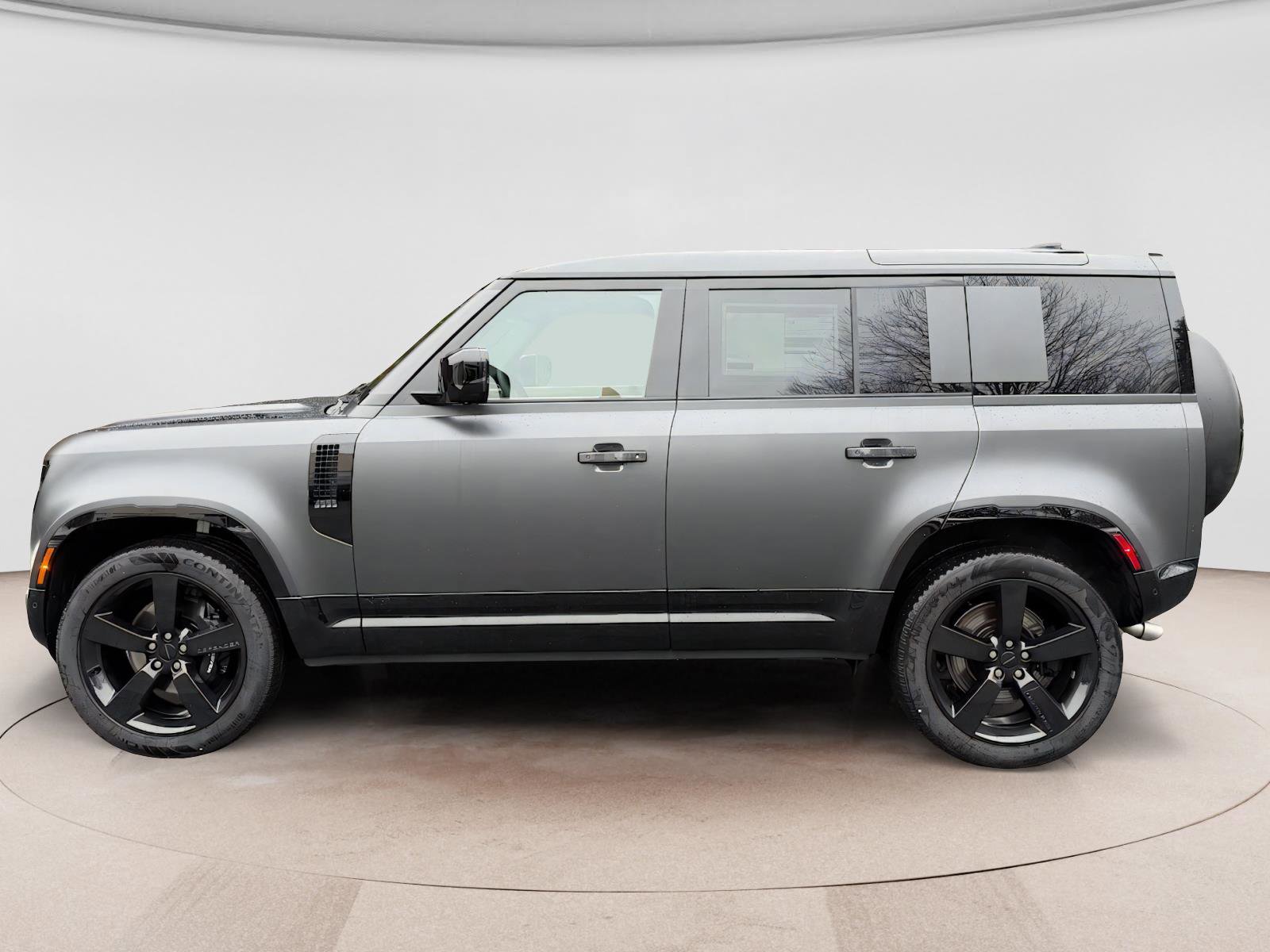 New 2026 Land Rover Defender 110 V8 AWD/4WD image 2