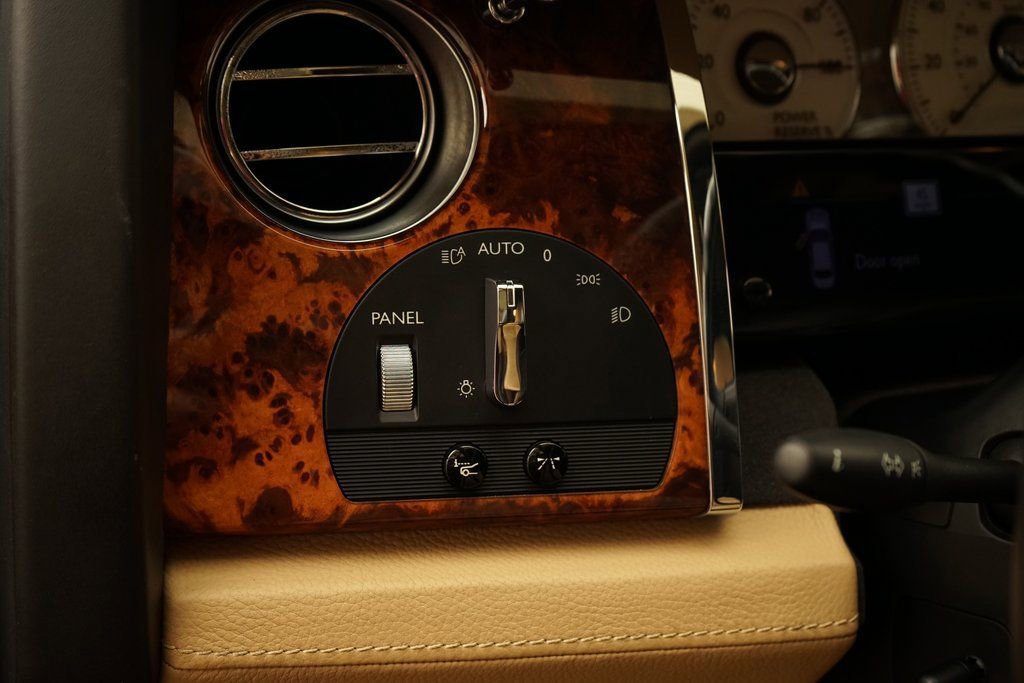 Used 2013 Rolls-Royce Ghost image 29