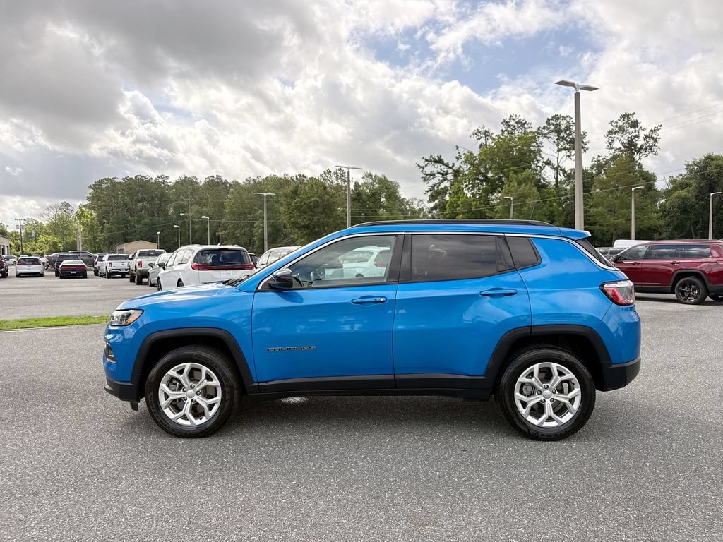 Used 2024 Jeep Compass Latitude AWD/4WD image 8