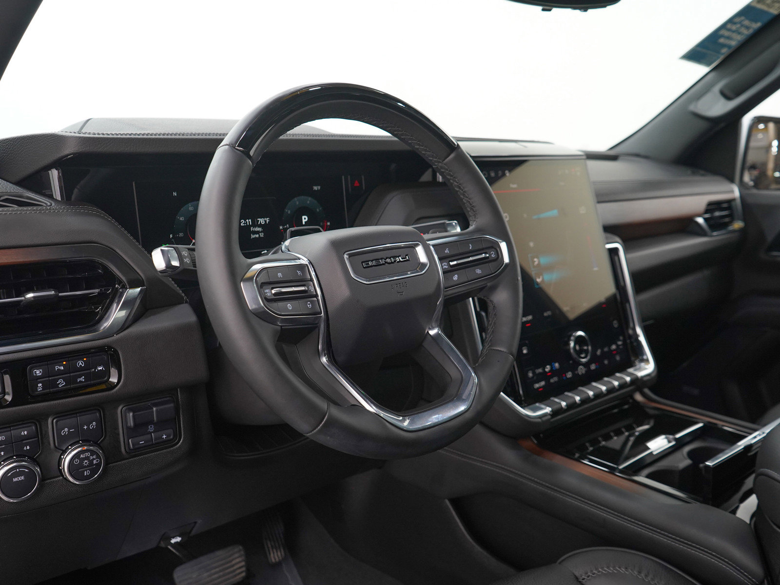 Used 2025 GMC Yukon Denali w/ Denali Reserve Package AWD/4WD image 29