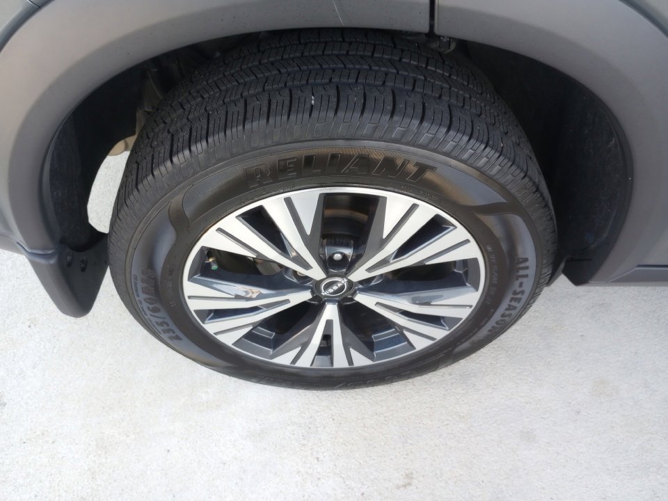 Used 2023 Nissan Rogue SV image 27